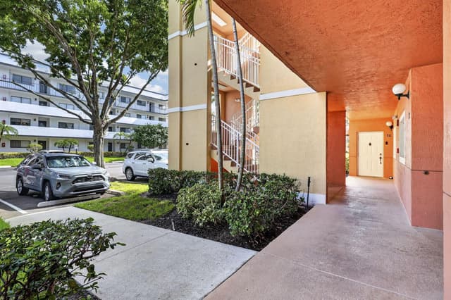 4721 Lucerne Lakes Boulevard E # 711, Lake Worth FL 33467 - Lake Worth, FL - Photo 2