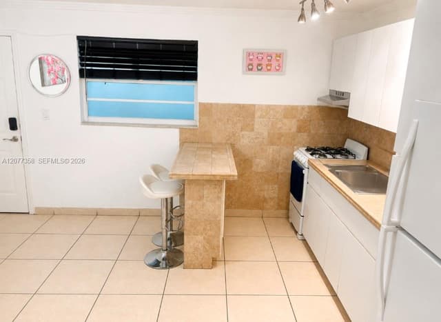 528 Meridian Ave # 202A, Miami Beach FL 33139 - Miami Beach, FL - Photo 4