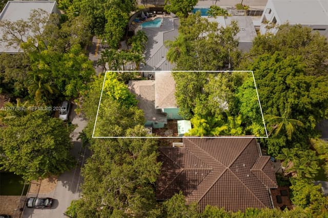 2952 Louise St, Coconut Grove FL 33133 - Coconut Grove, FL - Photo 2