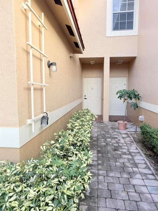 4167 CRYSTAL LAKE Drive, Deerfield Beach FL 33064 - Deerfield Beach, FL - Photo 3
