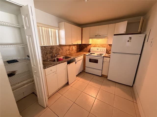 4235 N University Dr # 103, Sunrise FL 33351 - Sunrise, FL - Photo 2