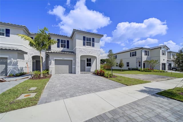 11881 NW 47th Mnr, Coral Springs FL 33076 - Coral Springs, FL - Photo 2