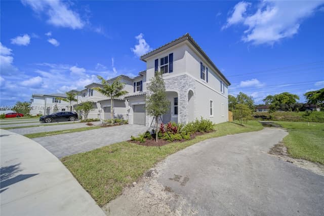 11881 NW 47th Mnr, Coral Springs FL 33076 - Coral Springs, FL - Photo 3