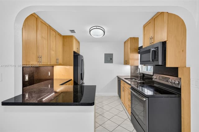 2061 SW 38th Ave, Fort Lauderdale FL 33312 - Fort Lauderdale, FL - Photo 4