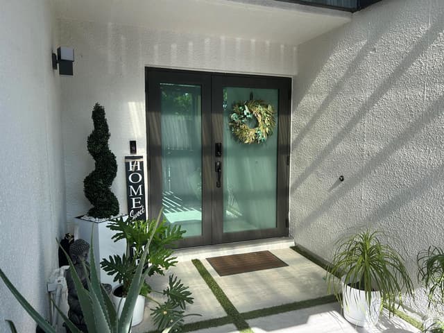 1390 E GOLFVIEW Drive, Pembroke Pines FL 33026 - Pembroke Pines, FL - Photo 3