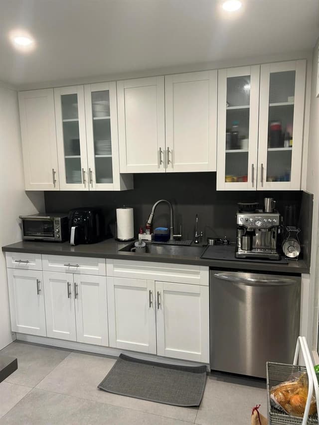 1390 E GOLFVIEW Drive, Pembroke Pines FL 33026 - Pembroke Pines, FL - Photo 5