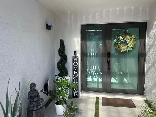 1390 E GOLFVIEW Drive, Pembroke Pines FL 33026 - Pembroke Pines, FL - Photo 4