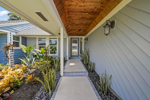 1102 Kriss Lane, Jupiter FL 33458 - Jupiter, FL - Photo 4