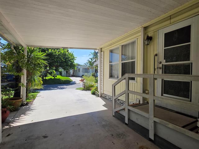 6125 N Guava Lane, Atlantis FL 33462 - Atlantis, FL - Photo 2