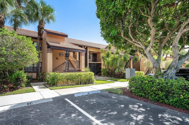 11223 Aspen Glen Drive, Boynton Beach FL 33437 - Boynton Beach, FL - Photo 2