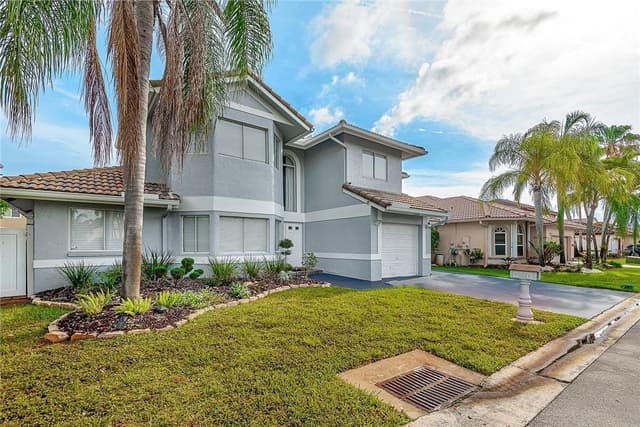 11551 SW 11th Street, Pembroke Pines FL 33025 - Pembroke Pines, FL - Photo 2