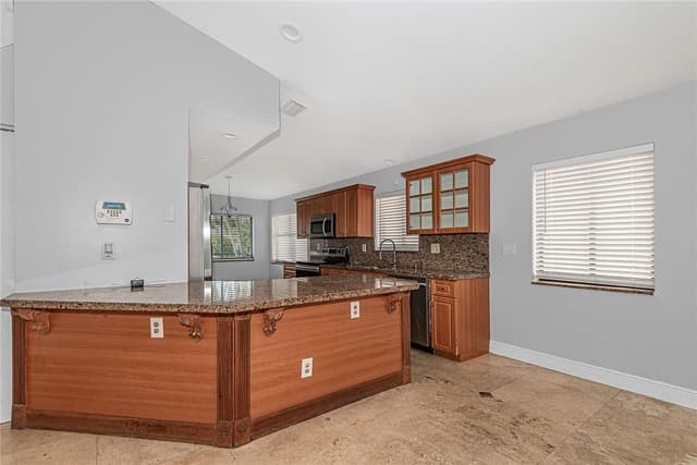 11551 SW 11th Street, Pembroke Pines FL 33025 - Pembroke Pines, FL - Photo 6