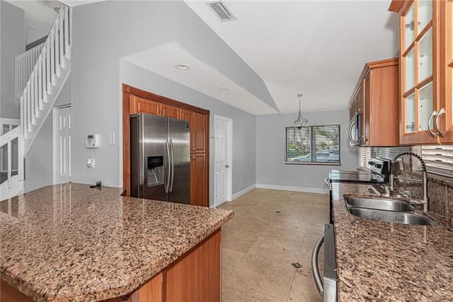 11551 SW 11th Street, Pembroke Pines FL 33025 - Pembroke Pines, FL - Photo 7