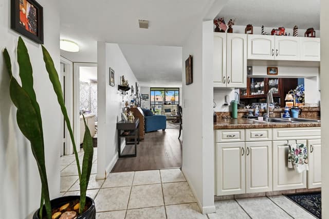 4725 LUCERNE LAKES Boulevard E # 202, Lake Worth FL 33467 - Lake Worth, FL - Photo 3