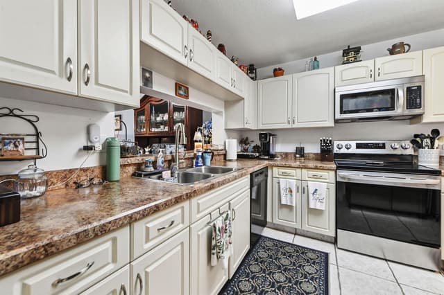 4725 LUCERNE LAKES Boulevard E # 202, Lake Worth FL 33467 - Lake Worth, FL - Photo 4