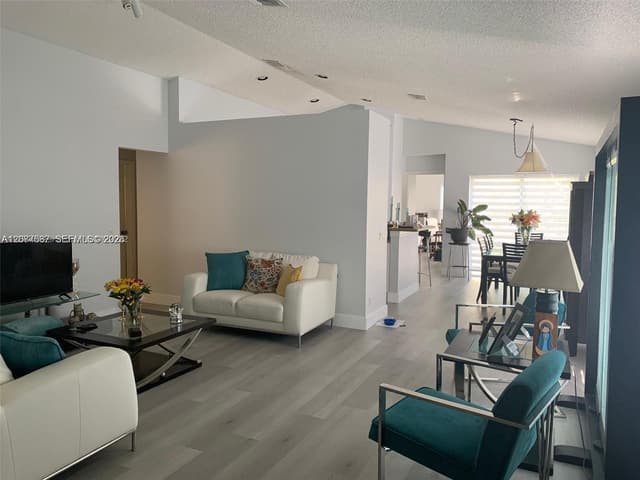 1477 Majesty Ter, Weston FL 33327 - Weston, FL - Photo 2
