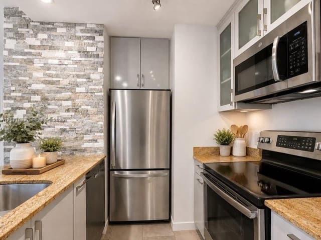 910 Bay Dr # 15, Miami Beach FL 33141 - Miami Beach, FL - Photo 5
