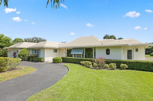 4 COUNTRY CLUB Circle, FL 33436 - Photo 2
