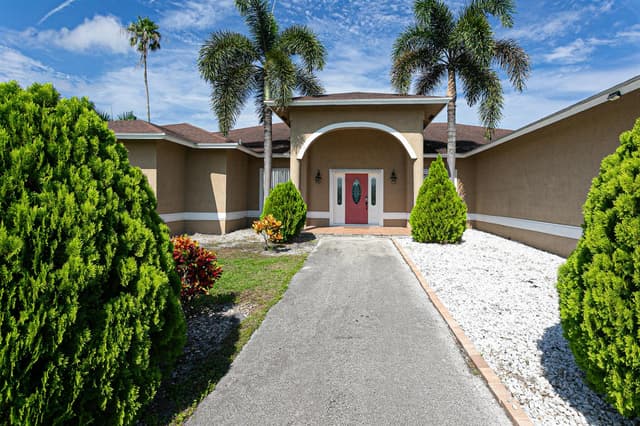 173 S Greenstar Avenue, Pahokee FL 33476 - Pahokee, FL - Photo 2