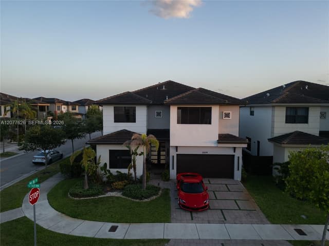 8824 NW 161st Ter, Miami Lakes FL 33018 - Miami Lakes, FL - Photo 2