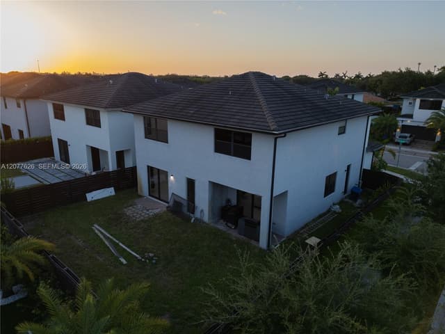8824 NW 161st Ter, Miami Lakes FL 33018 - Miami Lakes, FL - Photo 4