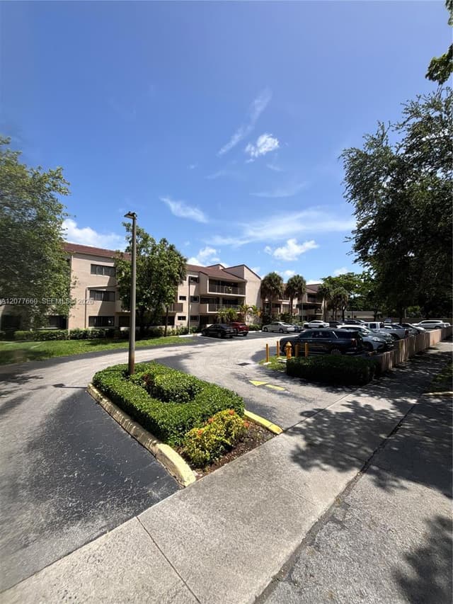 6305 Gage Pl # 309A, Miami Lakes FL 33014 - Miami Lakes, FL - Photo 2