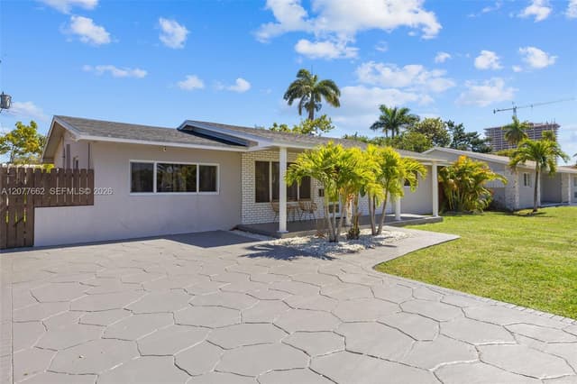220 NE 10th Ave, Hallandale Beach FL 33009 - Hallandale Beach, FL - Photo 2