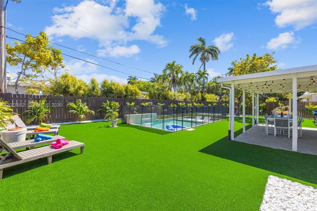 220 NE 10th Ave, Hallandale Beach FL 33009 - Hallandale Beach, FL - Photo 5