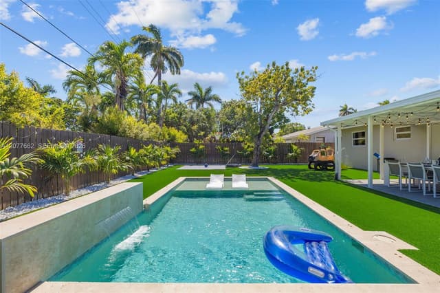 220 NE 10th Ave, Hallandale Beach FL 33009 - Hallandale Beach, FL - Photo 4