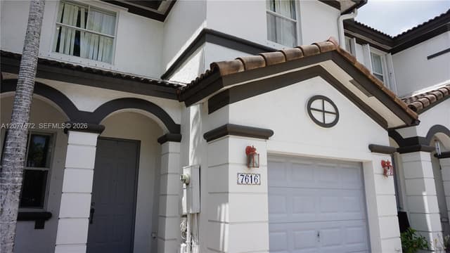 7616 NW 114th Path, Doral FL 33178 - Doral, FL - Photo 4