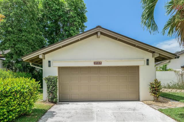 3457 SPRING BLUFF Place # 14, Lauderhill FL 33319 - Lauderhill, FL - Photo 4