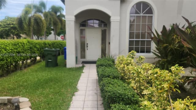 1055 NW 187th Ave, Pembroke Pines FL 33029 - Pembroke Pines, FL - Photo 6