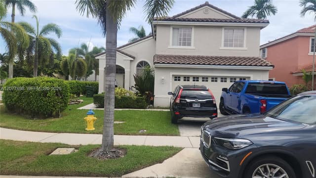 1055 NW 187th Ave, Pembroke Pines FL 33029 - Pembroke Pines, FL - Photo 5