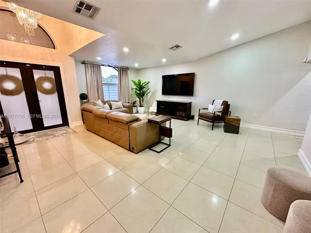 9021 NW 150th Ter, Miami Lakes FL 33018 - Miami Lakes, FL - Photo 2