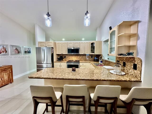 9021 NW 150th Ter, Miami Lakes FL 33018 - Miami Lakes, FL - Photo 7