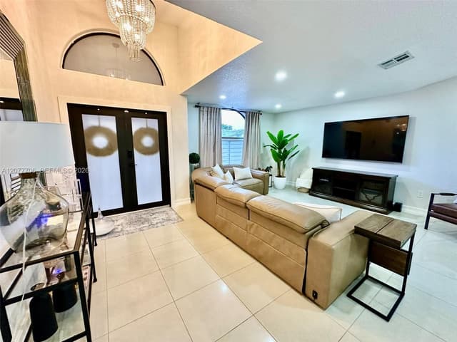 9021 NW 150th Ter, Miami Lakes FL 33018 - Miami Lakes, FL - Photo 3