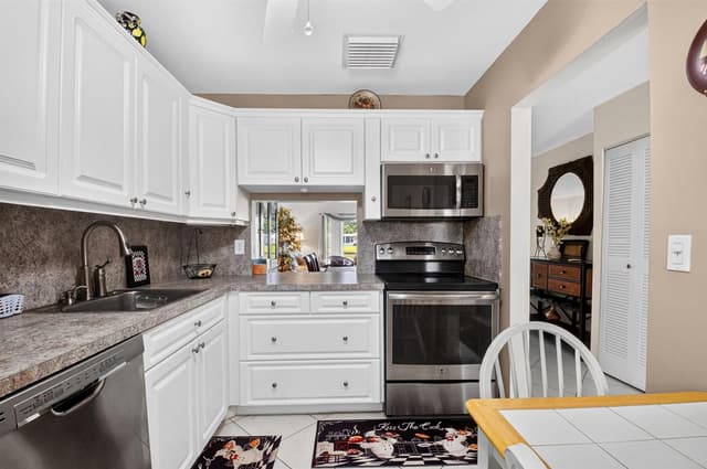 226 LAKE CONSTANCE Drive # 226, West Palm Beach FL 33411 - West Palm Beach, FL - Photo 6