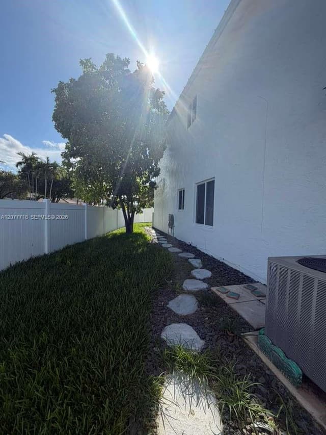 1920 NW 182nd Ter, Pembroke Pines FL 33029 - Pembroke Pines, FL - Photo 2