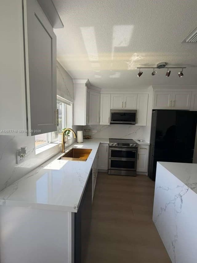 1920 NW 182nd Ter, Pembroke Pines FL 33029 - Pembroke Pines, FL - Photo 7