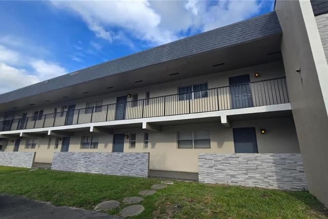 7801 Colony Circle S # 106, Tamarac FL 33321 - Tamarac, FL - Photo 2