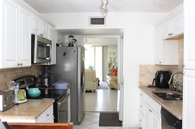 3425 VIA POINCIANA # 203, Lake Worth FL 33467 - Lake Worth, FL - Photo 5