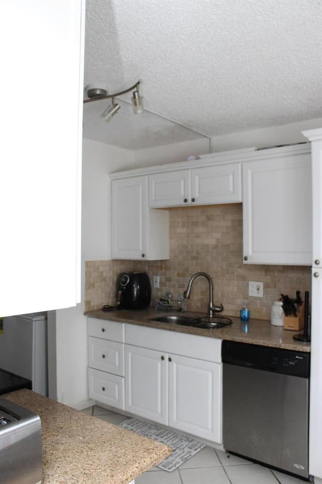 3425 VIA POINCIANA # 203, Lake Worth FL 33467 - Lake Worth, FL - Photo 4