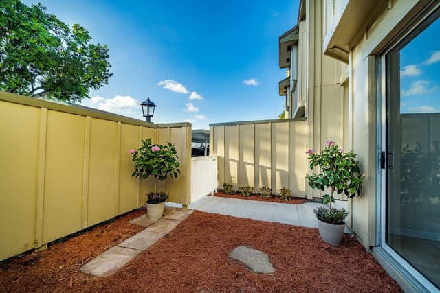 6207 Riverwalk Lane # 5, Jupiter FL 33458 - Jupiter, FL - Photo 2