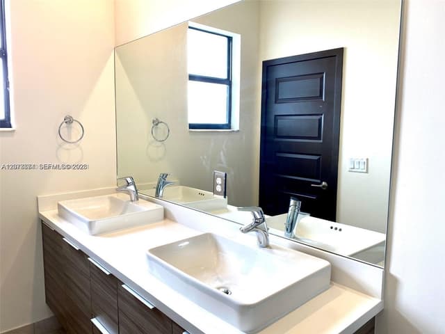 9116 NW 158th St, Miami Lakes FL 33018 - Miami Lakes, FL - Photo 7