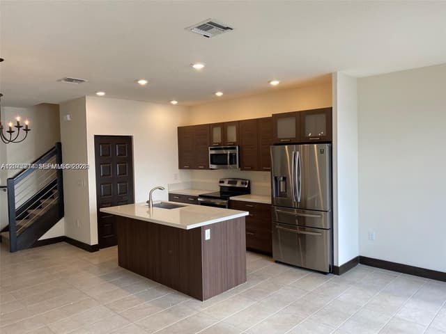 9116 NW 158th St, Miami Lakes FL 33018 - Miami Lakes, FL - Photo 4