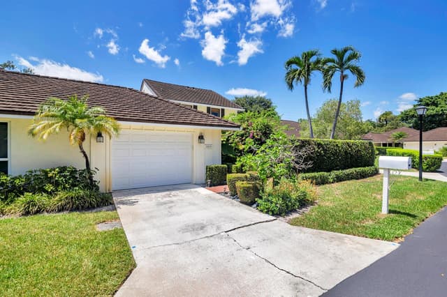 11290 Glen Oaks Court, North Palm Beach FL 33408 - North Palm Beach, FL - Photo 2