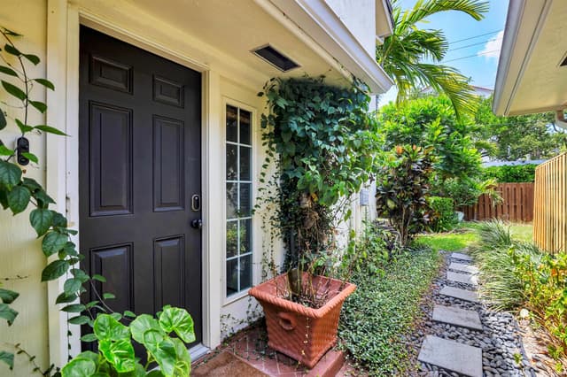 11290 Glen Oaks Court, North Palm Beach FL 33408 - North Palm Beach, FL - Photo 4