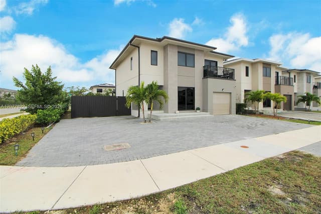 320 NW 13th Ct, Florida City FL 33034 - Florida City, FL - Photo 2