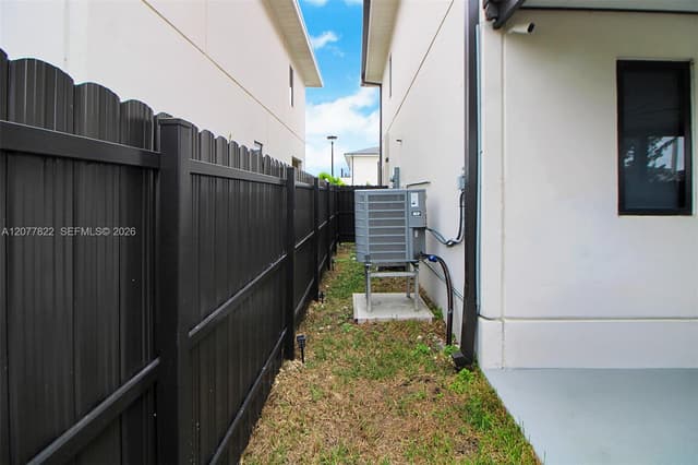 320 NW 13th Ct, Florida City FL 33034 - Florida City, FL - Photo 6