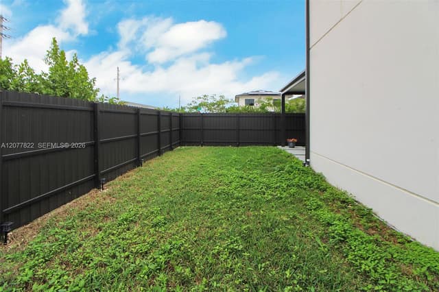 320 NW 13th Ct, Florida City FL 33034 - Florida City, FL - Photo 4